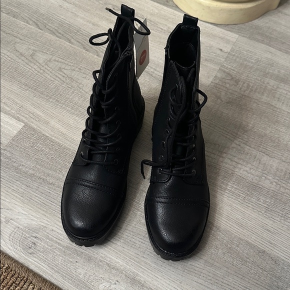 Universal thread NWT black memory foam Kamryn zip up boots - Picture 2 of 5